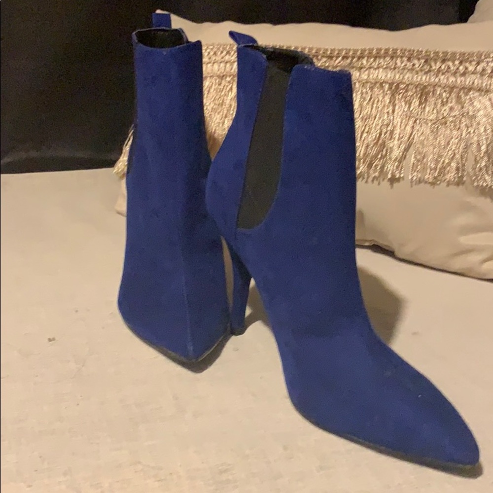 Guess - Picture 2 of 4